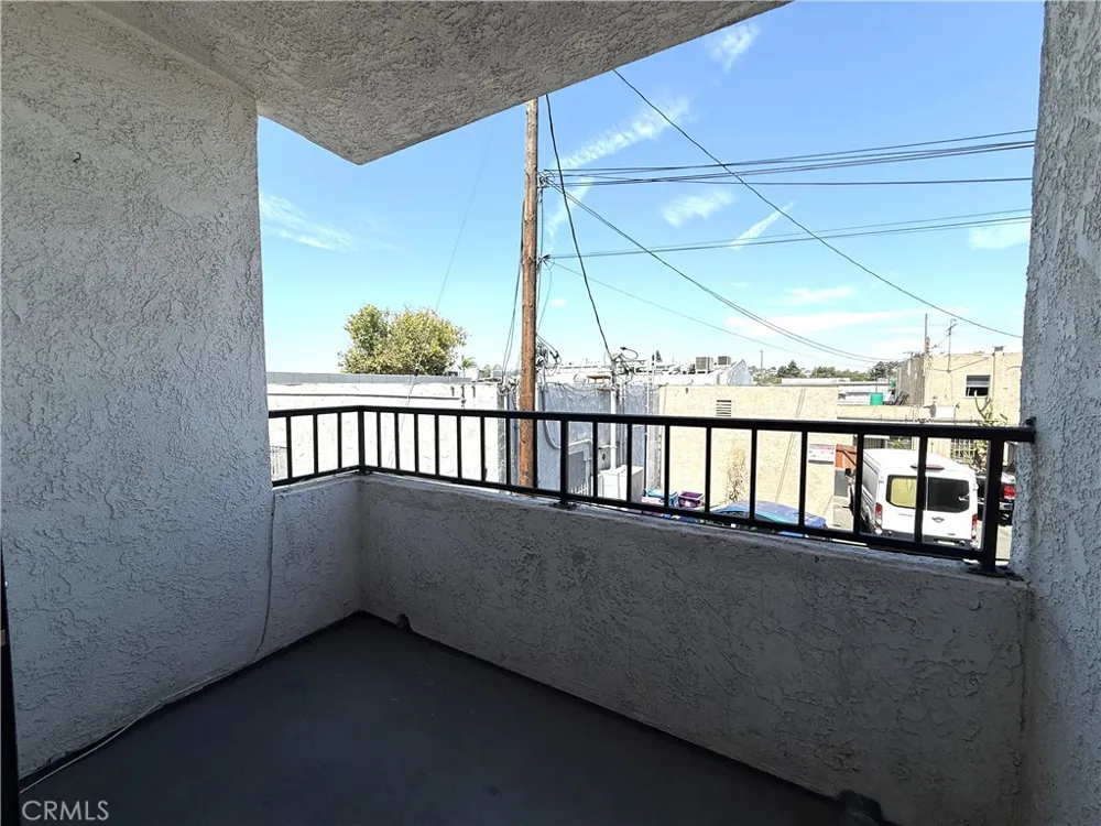 1212 Gladys Avenue #303 Long Beach, CA 90804