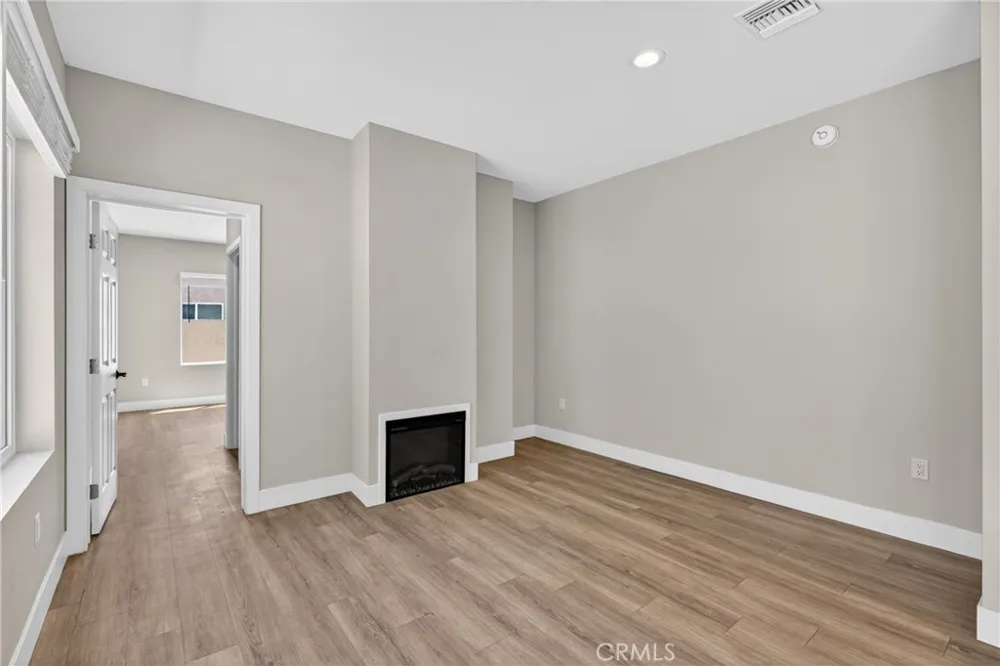 8414 Burnet Avenue North Hills, CA 91343
