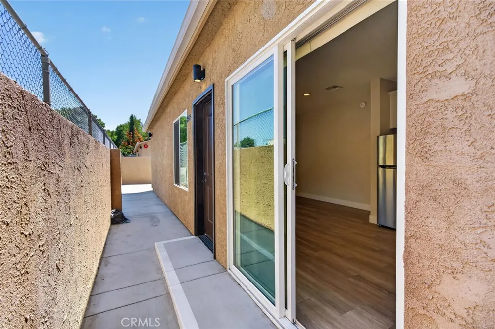 8414 Burnet Avenue North Hills, CA 91343