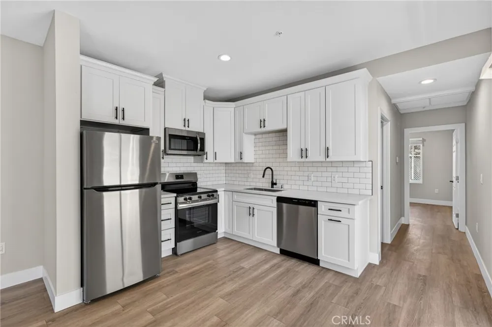 8414 Burnet Avenue North Hills, CA 91343
