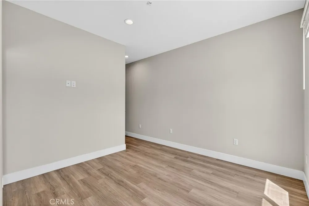 8414 Burnet Avenue North Hills, CA 91343