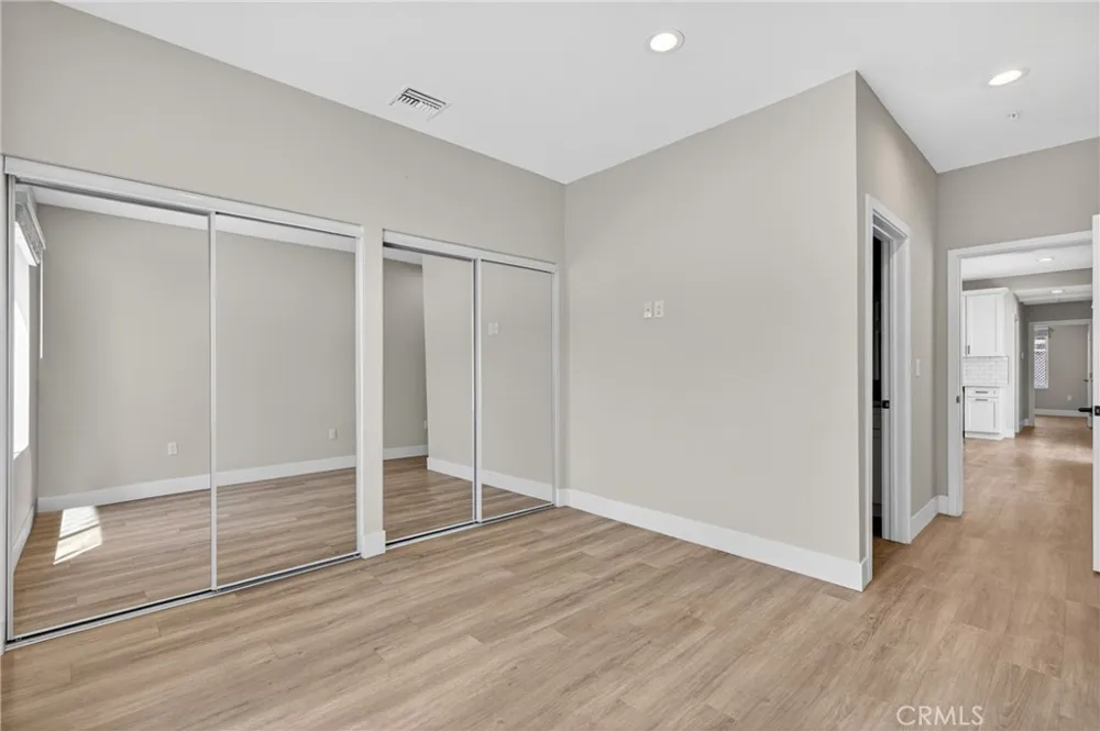 8414 Burnet Avenue North Hills, CA 91343