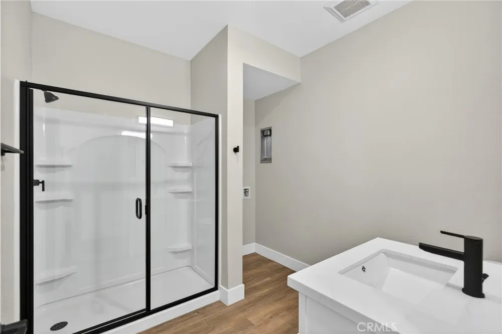 8414 Burnet Avenue North Hills, CA 91343