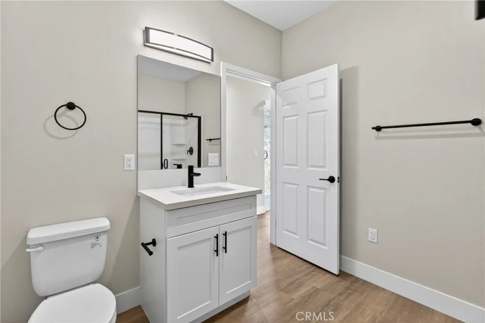 8414 Burnet Avenue North Hills, CA 91343