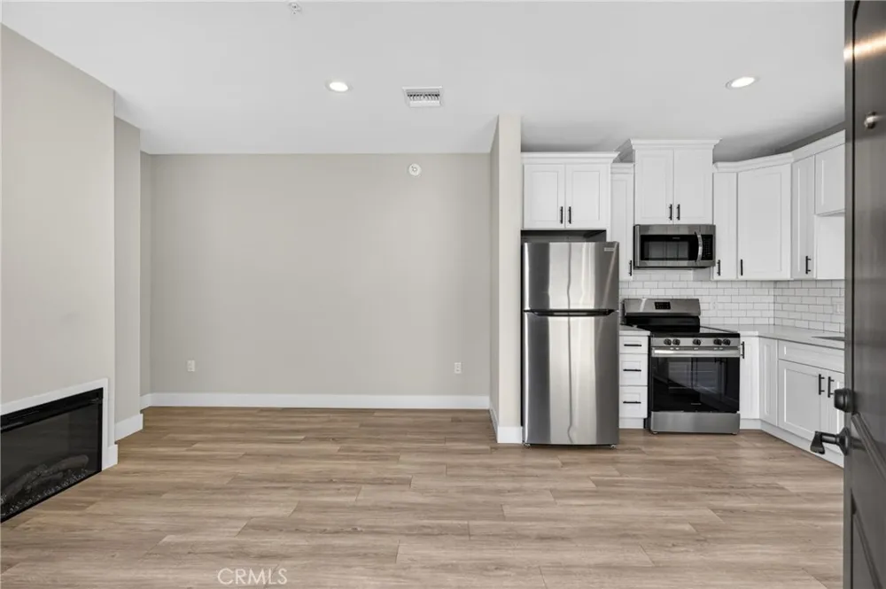 8414 Burnet Avenue North Hills, CA 91343