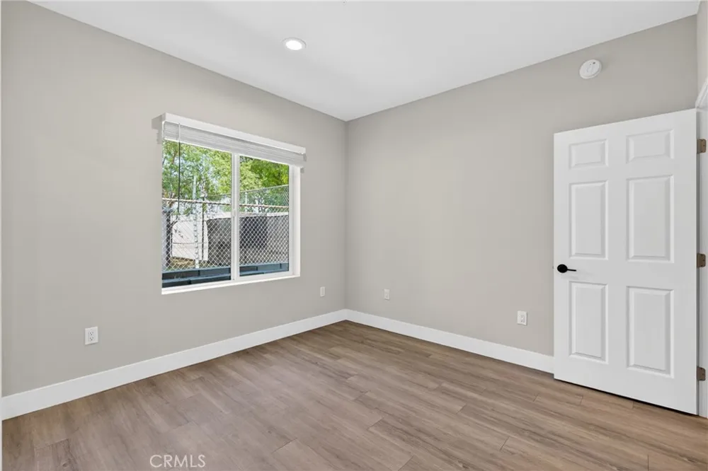 8414 Burnet Avenue North Hills, CA 91343