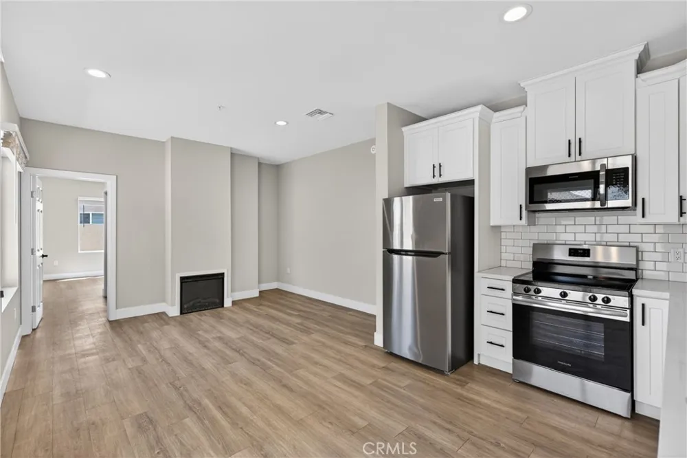 8414 Burnet Avenue North Hills, CA 91343