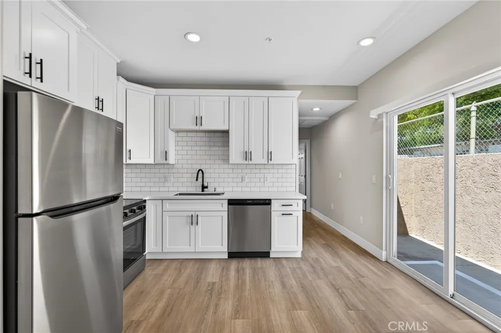 8414 Burnet Avenue North Hills, CA 91343