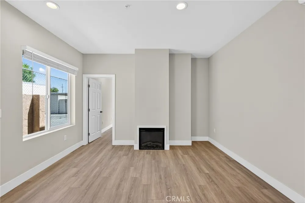 8414 Burnet Avenue North Hills, CA 91343