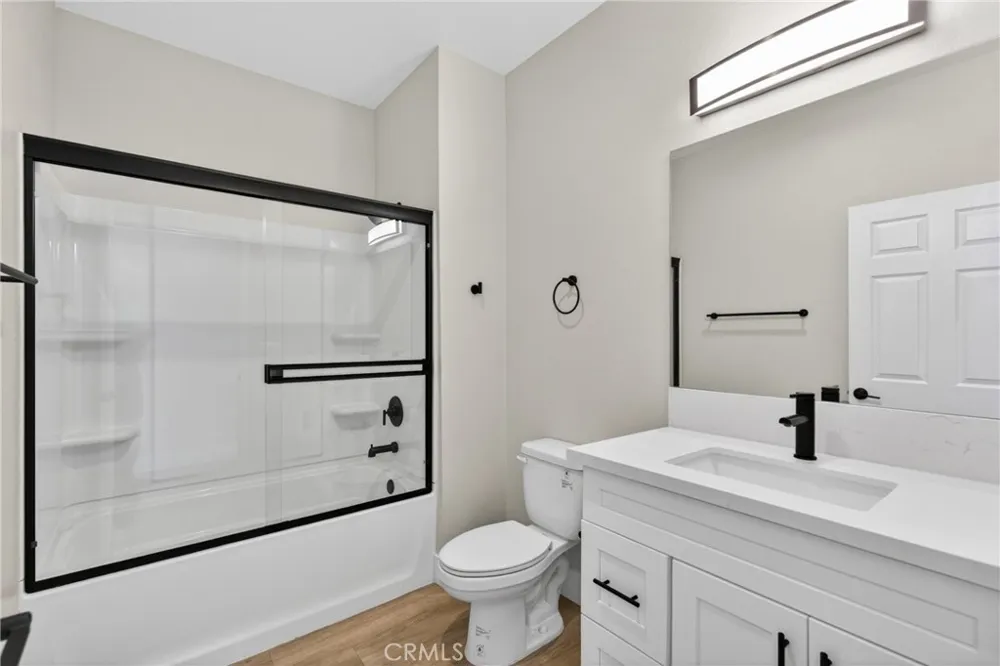 8414 Burnet Avenue North Hills, CA 91343