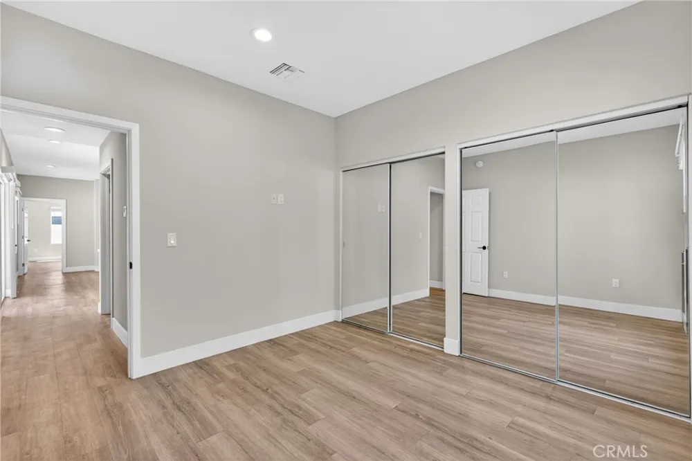 8414 Burnet Avenue North Hills, CA 91343