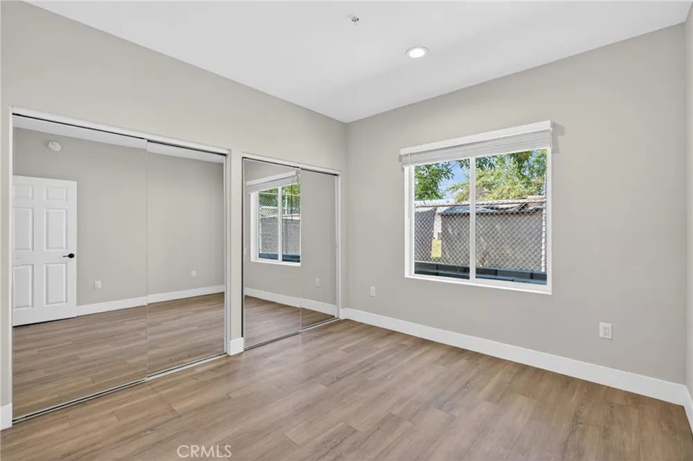 8414 Burnet Avenue North Hills, CA 91343