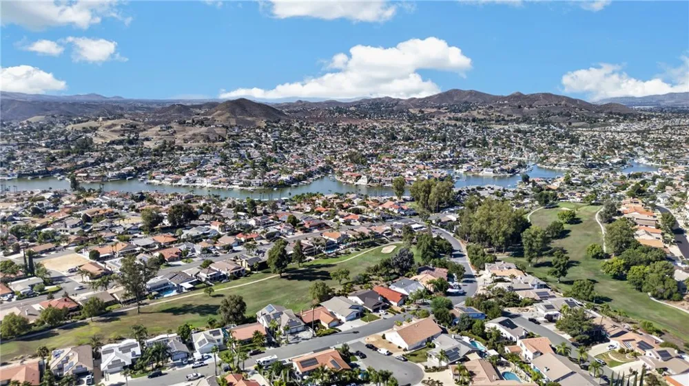 30785 Golden Gate Drive Canyon Lake, CA 92587