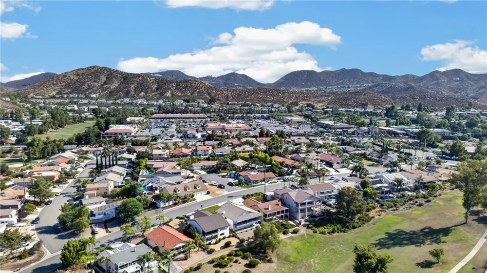 30785 Golden Gate Drive Canyon Lake, CA 92587