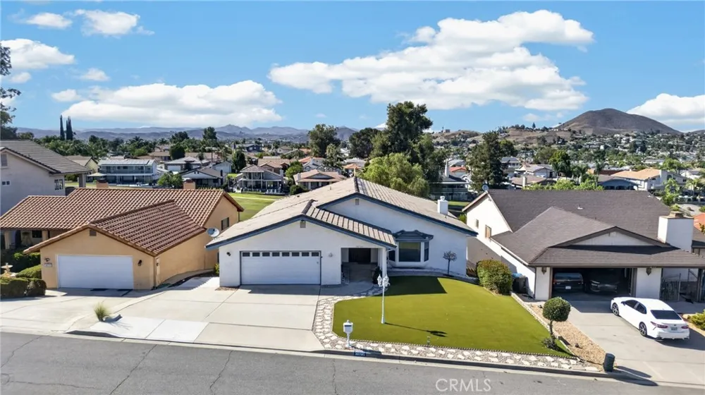30785 Golden Gate Drive Canyon Lake, CA 92587