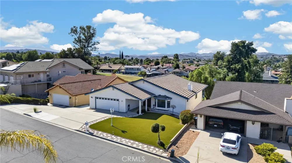 30785 Golden Gate Drive Canyon Lake, CA 92587