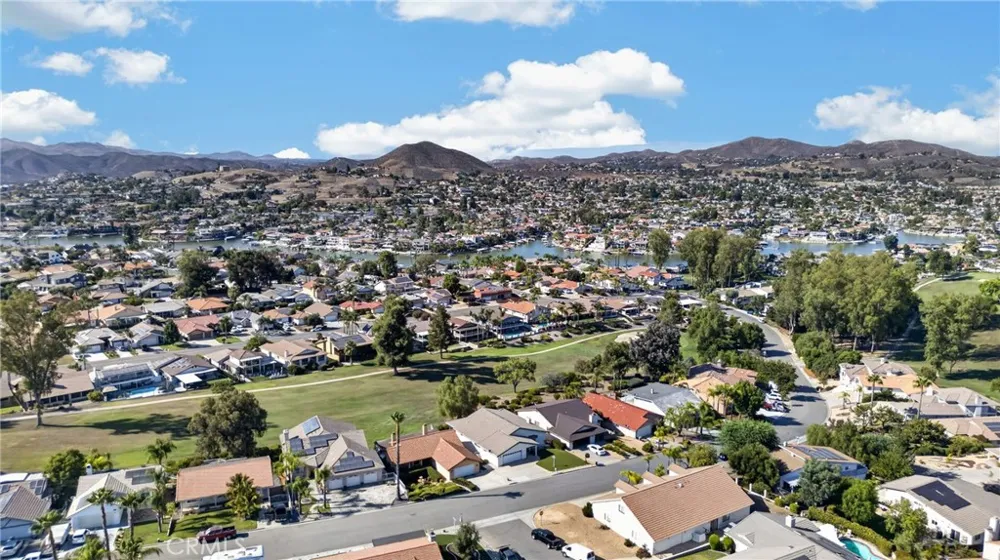 30785 Golden Gate Drive Canyon Lake, CA 92587