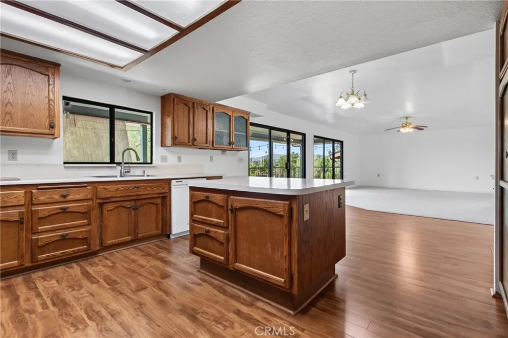 30785 Golden Gate Drive Canyon Lake, CA 92587
