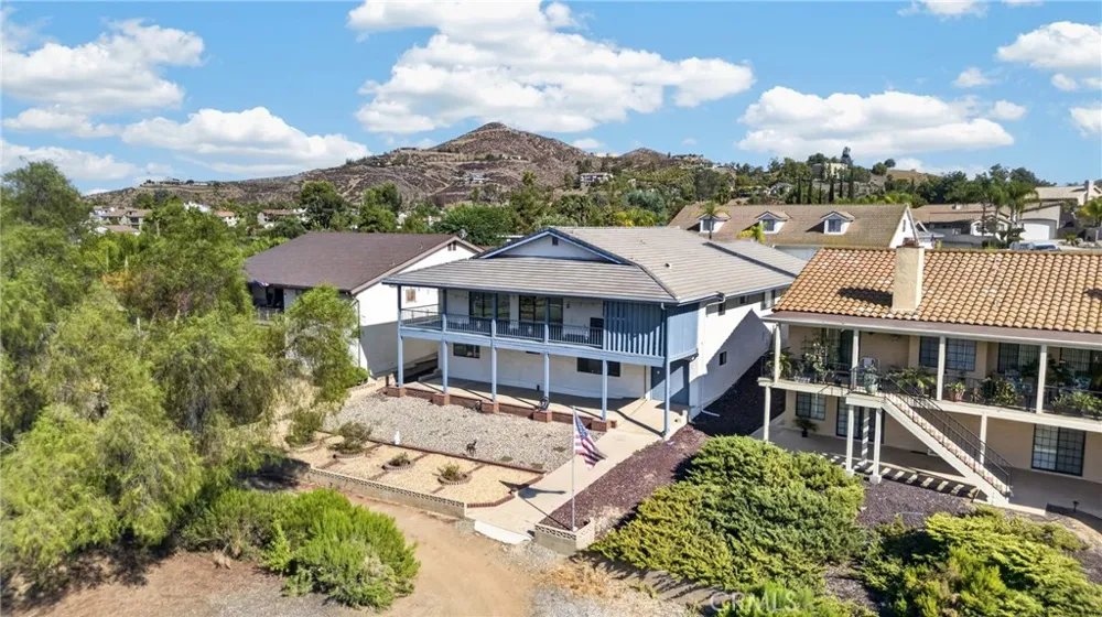 30785 Golden Gate Drive Canyon Lake, CA 92587