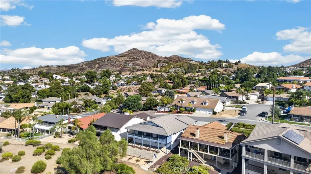 30785 Golden Gate Drive Canyon Lake, CA 92587
