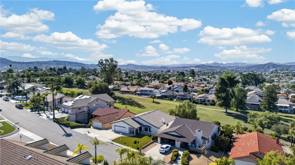30785 Golden Gate Drive Canyon Lake, CA 92587