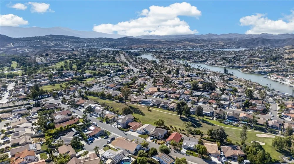 30785 Golden Gate Drive Canyon Lake, CA 92587