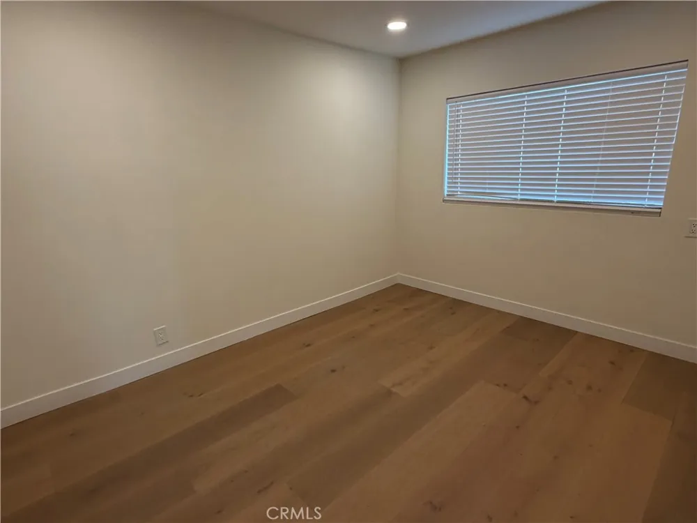19216 Calvert Street Tarzana, CA 91335