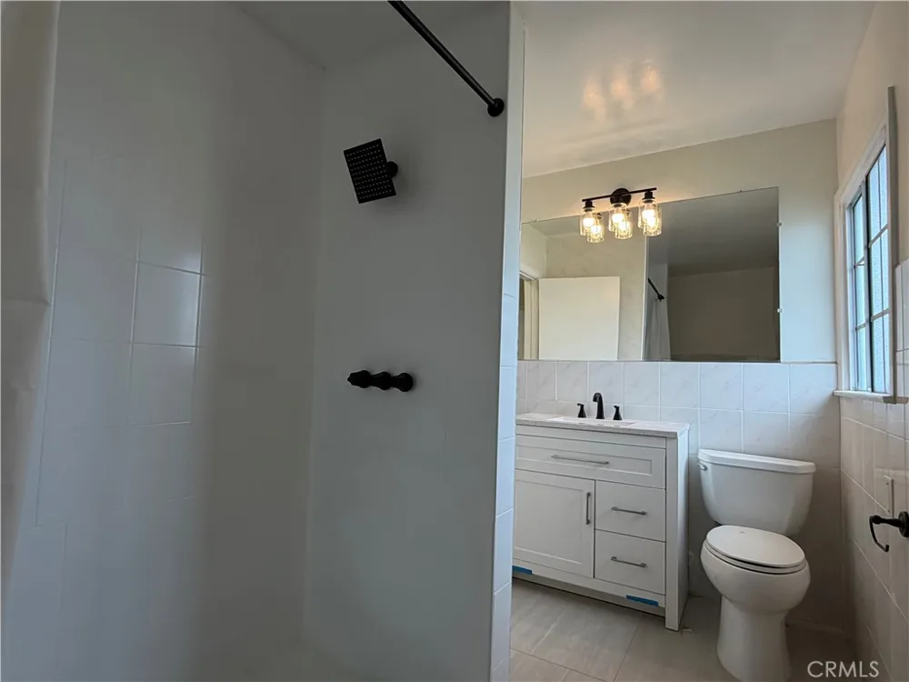 19216 Calvert Street Tarzana, CA 91335