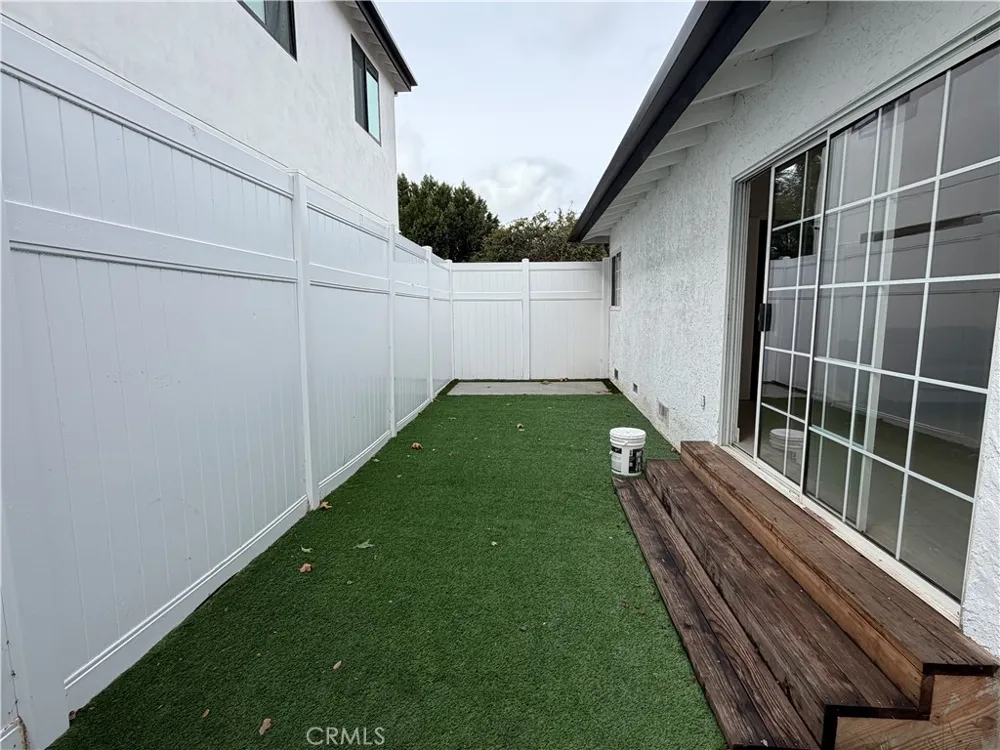 19216 Calvert Street Tarzana, CA 91335