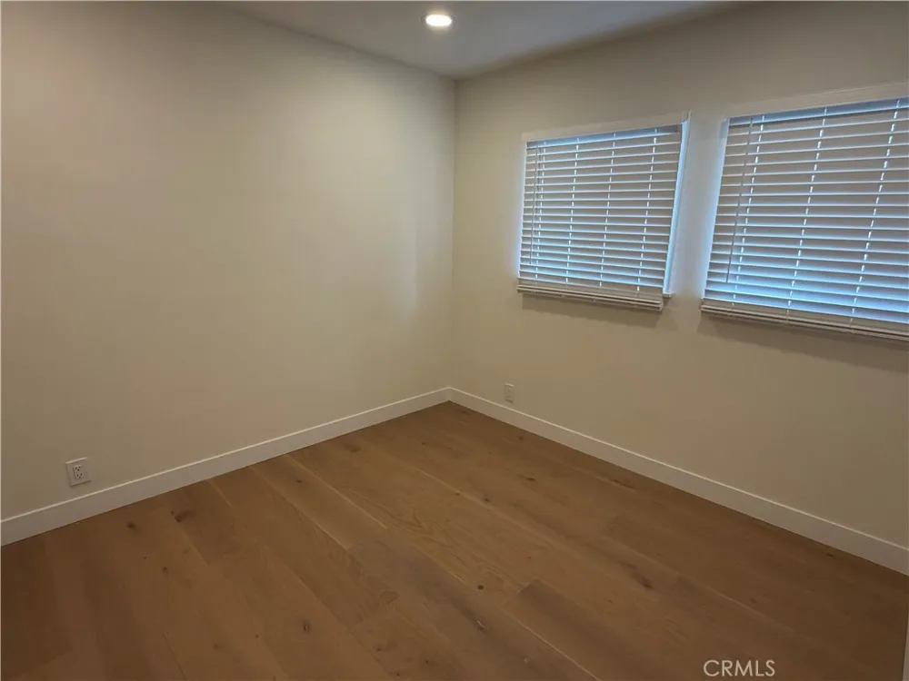 19216 Calvert Street Tarzana, CA 91335
