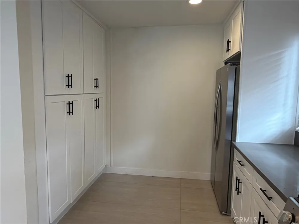19216 Calvert Street Tarzana, CA 91335