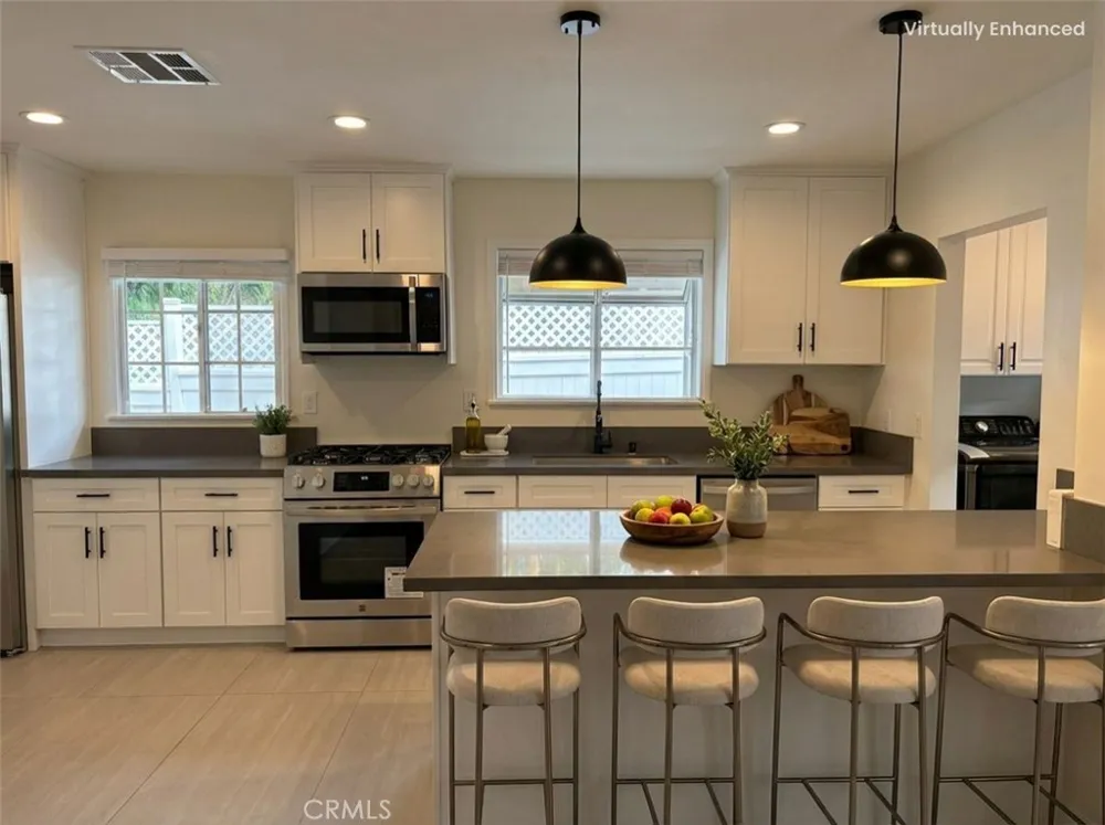 19216 Calvert Street Tarzana, CA 91335