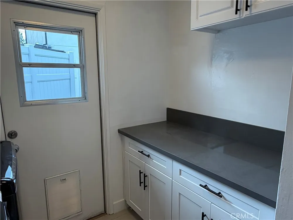 19216 Calvert Street Tarzana, CA 91335