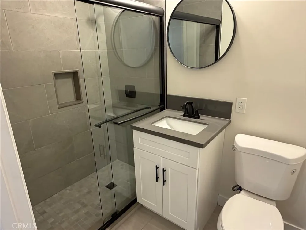 19216 Calvert Street Tarzana, CA 91335