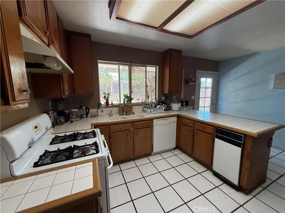 1312 Wrigley Perris, CA 92571