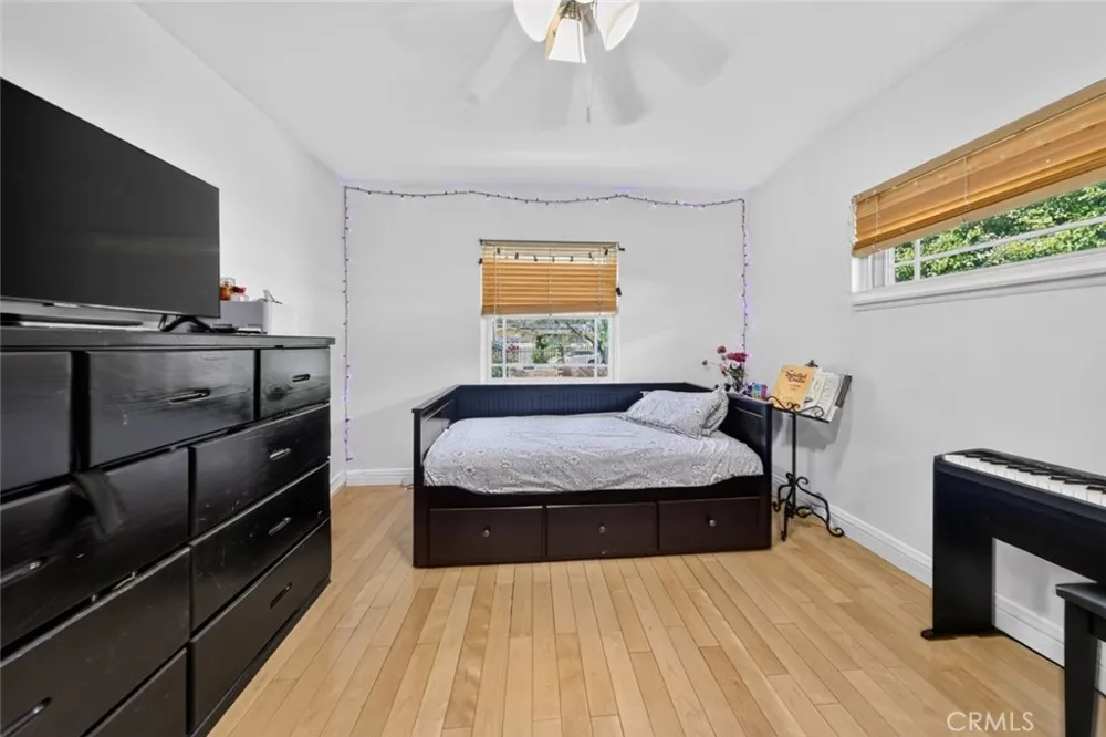 15354 Leadwell Street Van Nuys, CA 91406