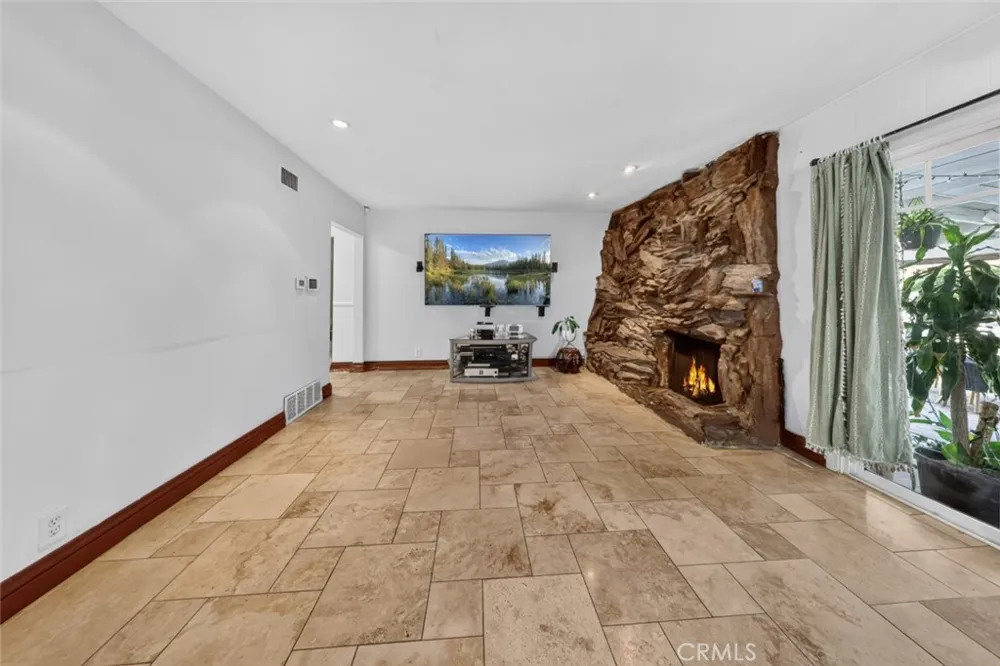 15354 Leadwell Street Van Nuys, CA 91406
