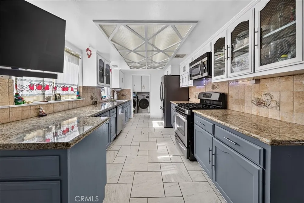 15354 Leadwell Street Van Nuys, CA 91406