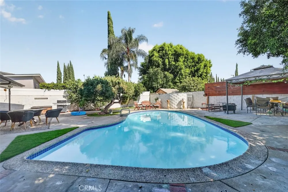 15354 Leadwell Street Van Nuys, CA 91406