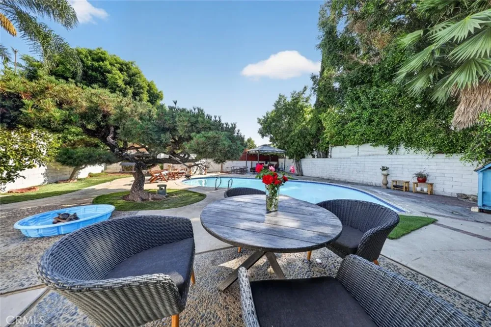 15354 Leadwell Street Van Nuys, CA 91406