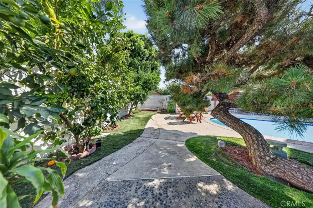 15354 Leadwell Street Van Nuys, CA 91406