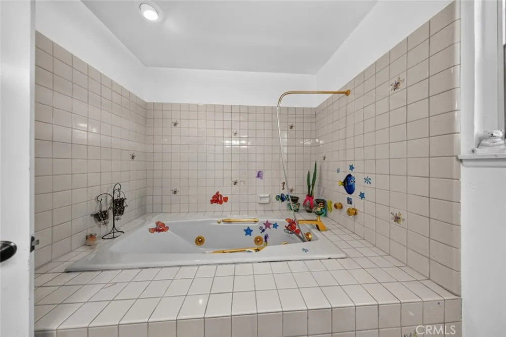 15354 Leadwell Street Van Nuys, CA 91406