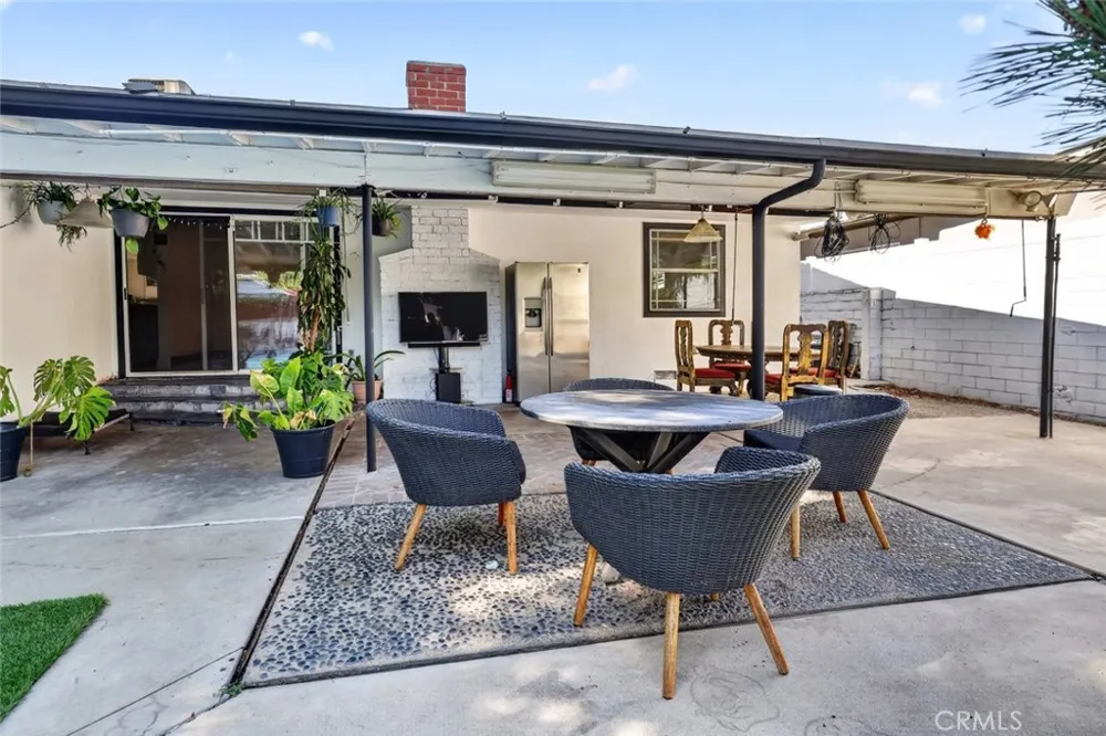 15354 Leadwell Street Van Nuys, CA 91406