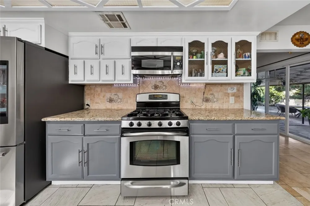 15354 Leadwell Street Van Nuys, CA 91406