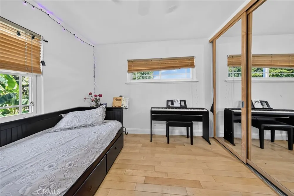 15354 Leadwell Street Van Nuys, CA 91406