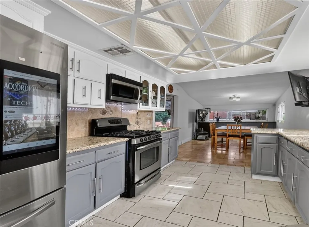 15354 Leadwell Street Van Nuys, CA 91406