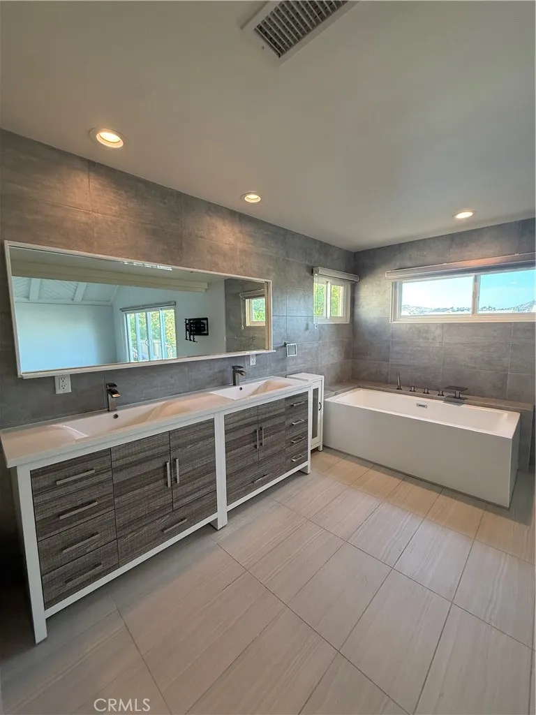 1284 Westwind Westlake Village, CA 91361