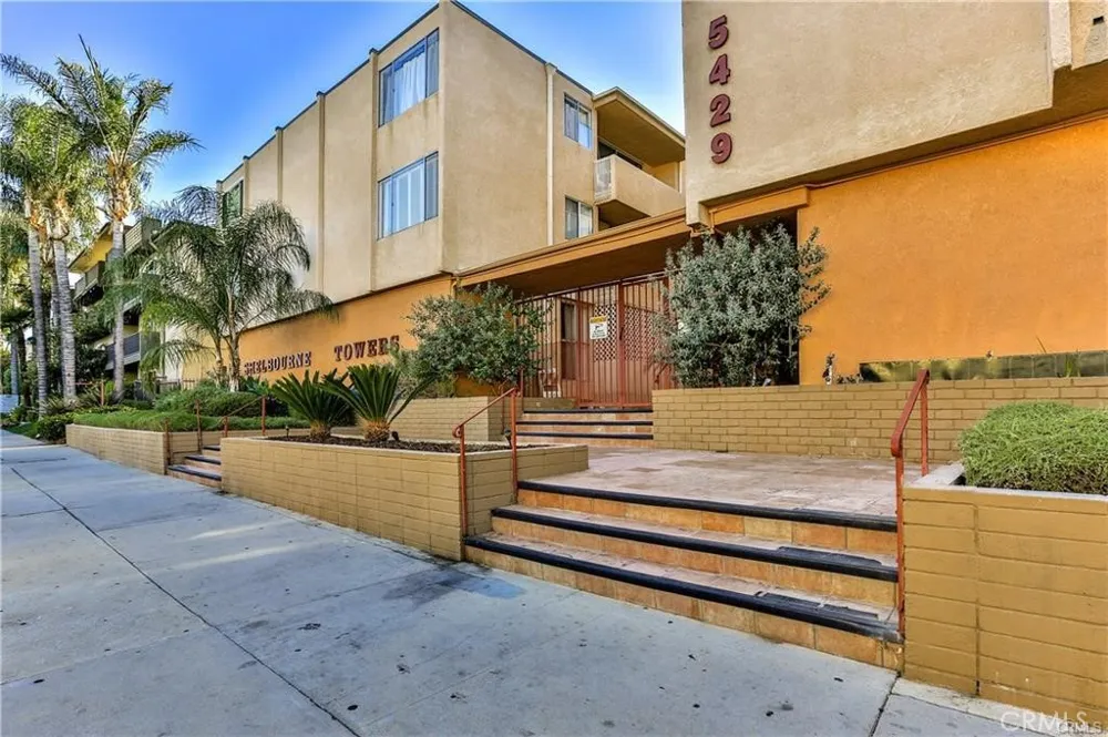 5429 Newcastle Encino, CA 91316
