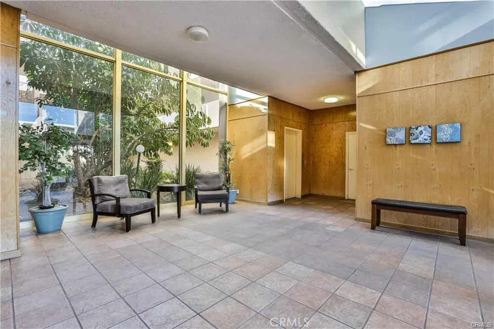 5429 Newcastle Encino, CA 91316