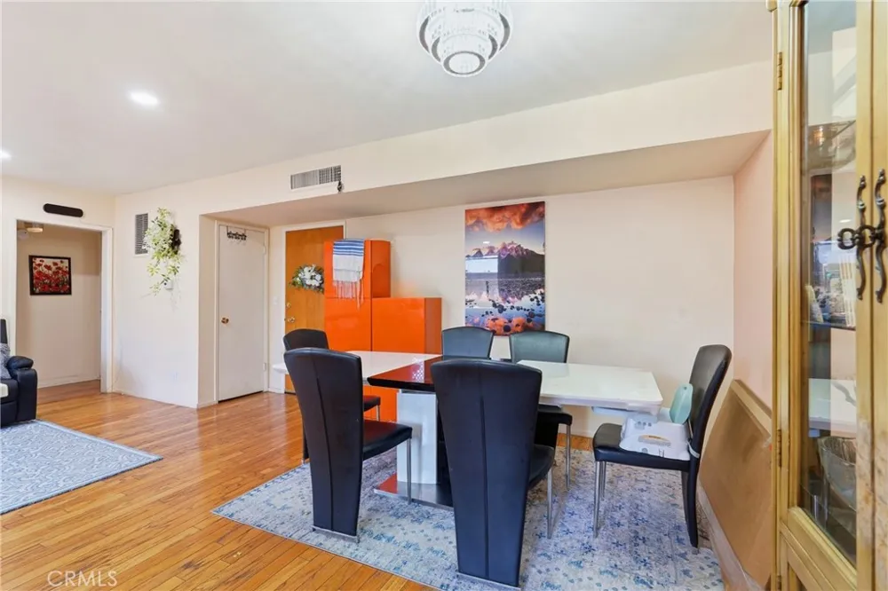 5429 Newcastle Encino, CA 91316